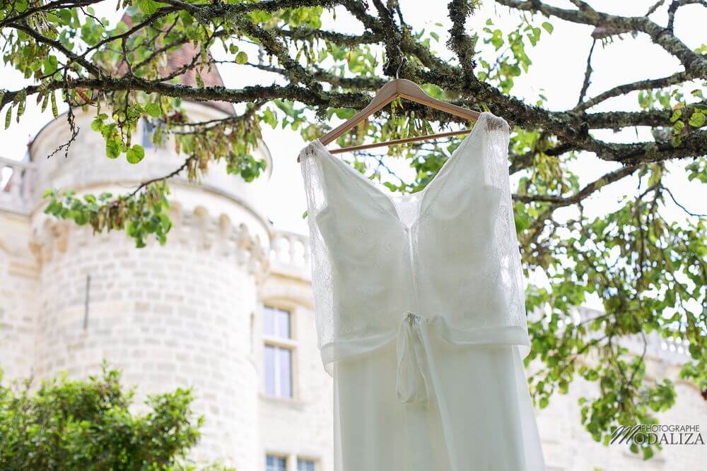 preparatifs-mariee-bride-robe-dentelle