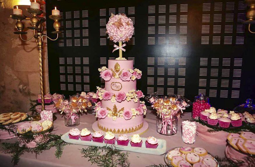 Le gâteau de mariage est un moment fort du repas de mariage by Weday's